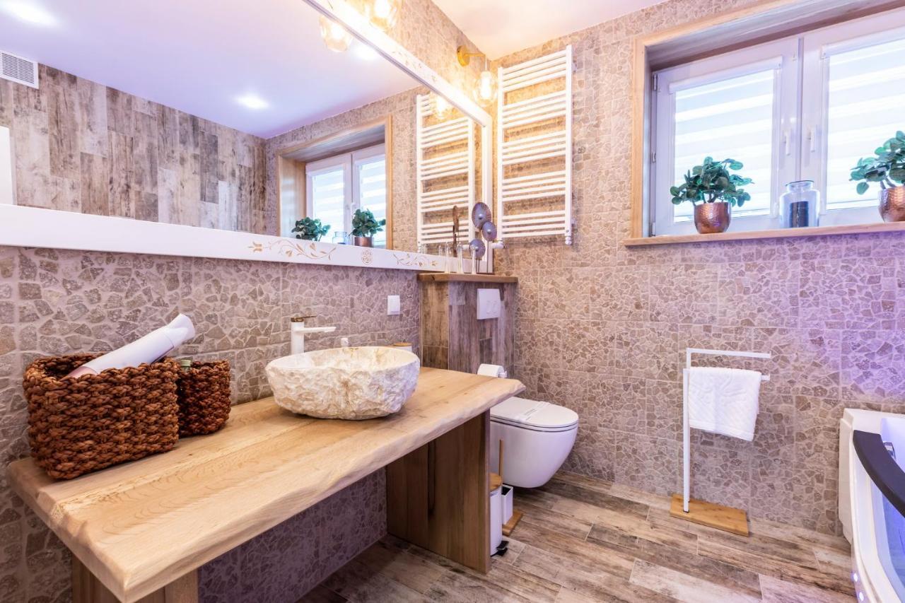דירות Bunia W Zakopanem Z Jacuzzi מראה חיצוני תמונה